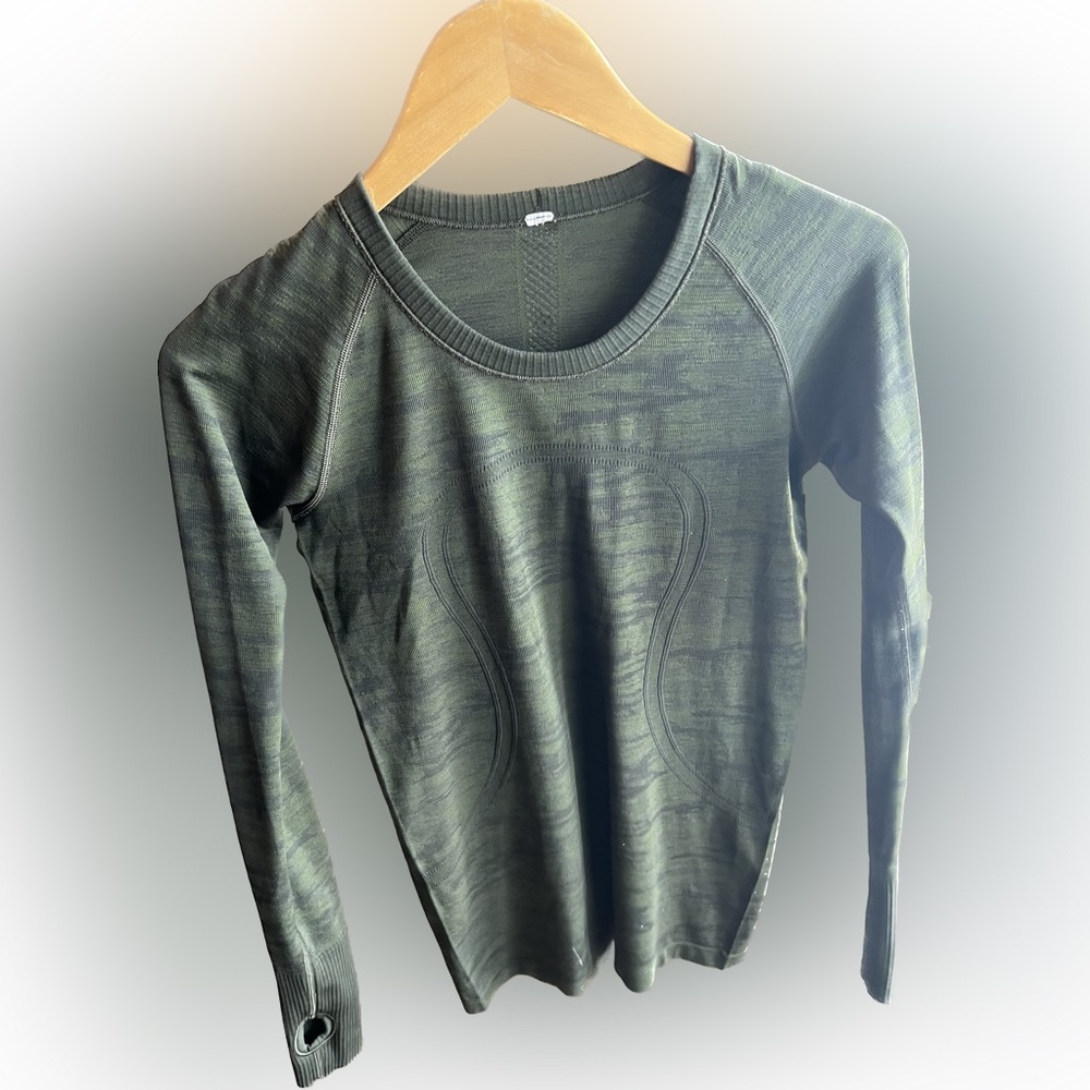 Lululemon swiftly tech 2.0 longsleeve shirt thumb holes Womens size 6 Camo print